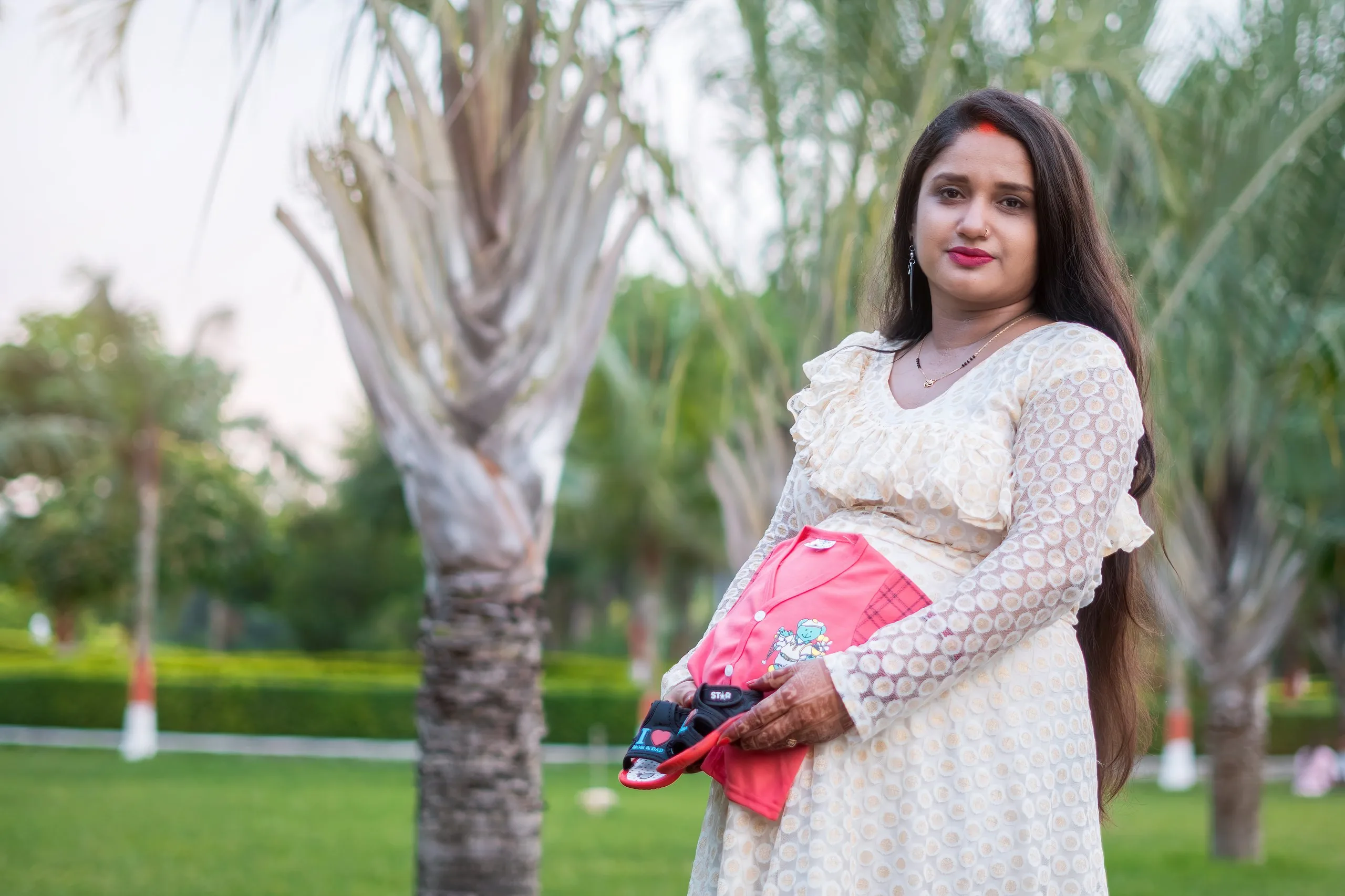 Maternity Photography: Celebrating Motherhood with Grace & Fine-Art Lighting